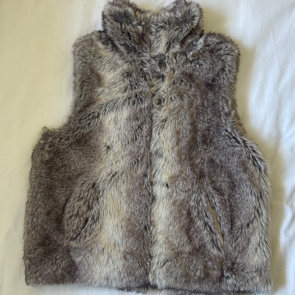 Cejon Faux Fur Vest in Gray and BrownEUC